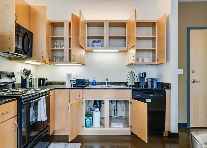 West Loop - Views With In & Out Parking 3 *