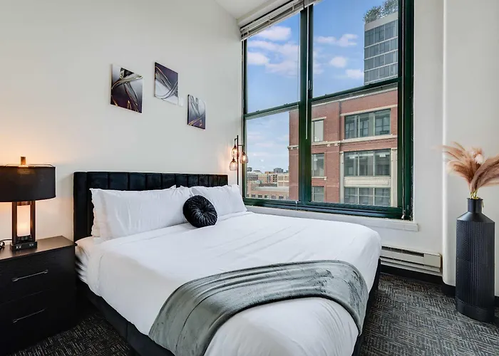 West Loop - Views With In & Out Parking 3 *