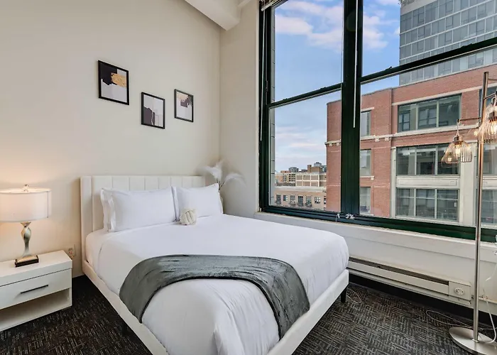 West Loop - Views With In & Out Parking 3 *