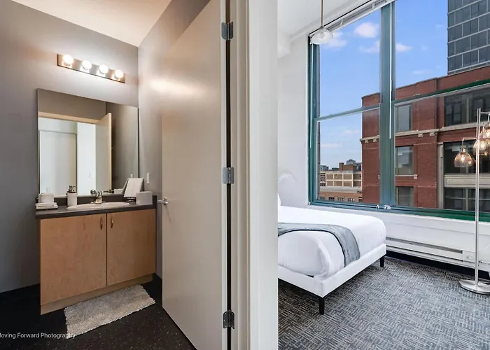 West Loop - Views With In & Out Parking 3 Apartment Chicago