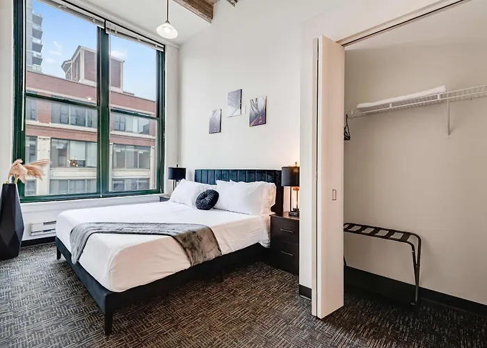 West Loop - Views With In & Out Parking 3 *