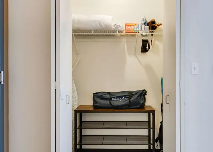 West Loop - Views With In & Out Parking 3 *