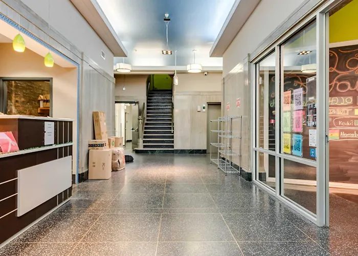 Apartment West Loop - Views With In & Out Parking 3 *